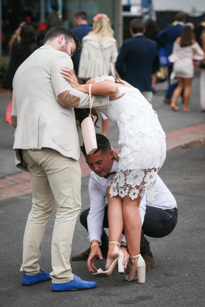 Horse aunts: Aussies had a full party at a horse racing tournament