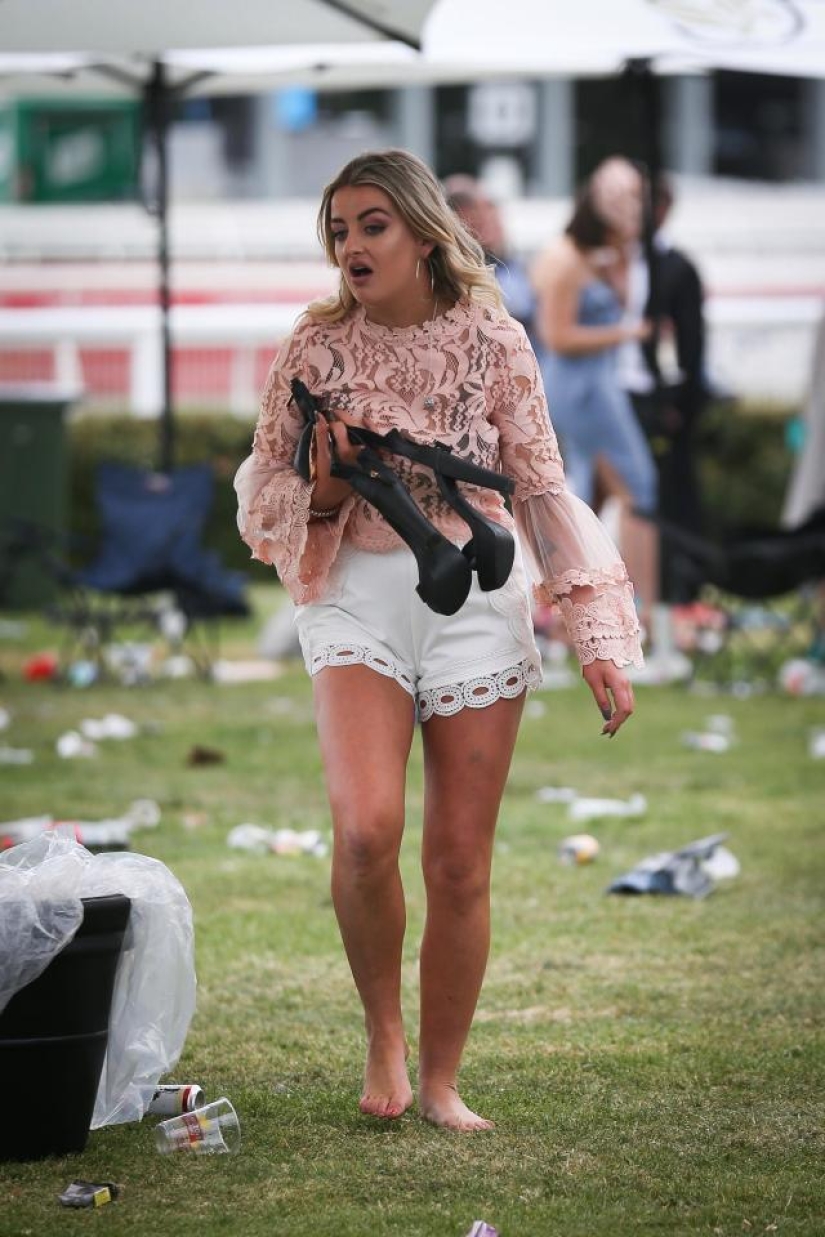 Horse aunts: Aussies had a full party at a horse racing tournament