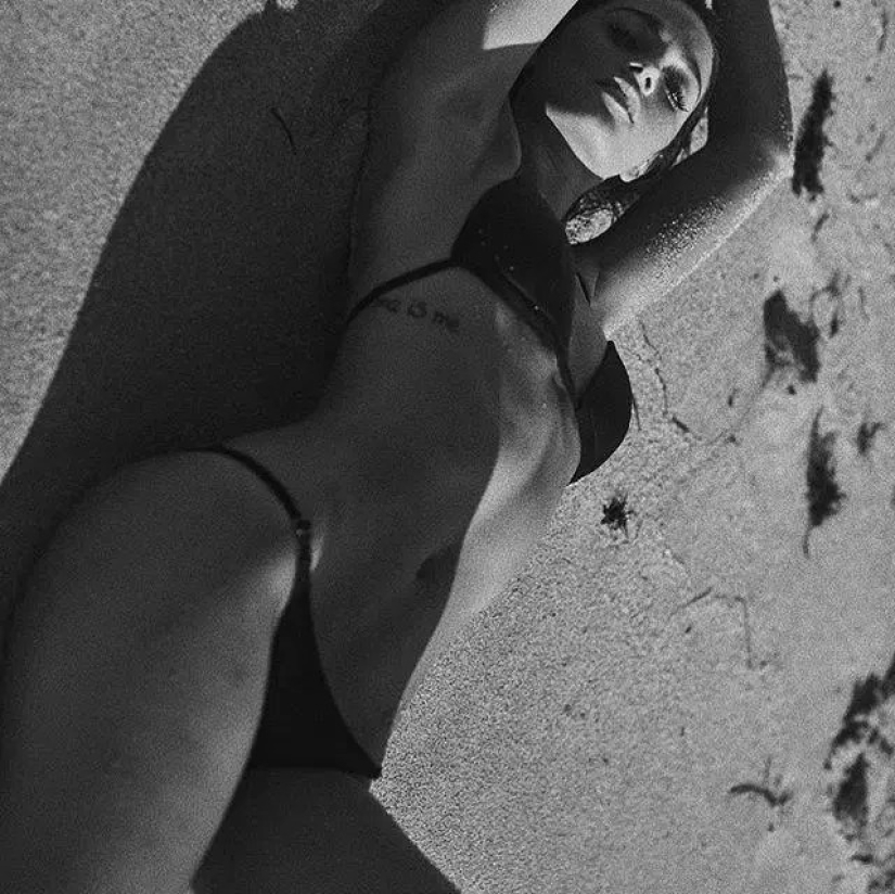 Hot thing Oriana: sexy girlfriend of football player Paulo Dybala likes to kiss girls