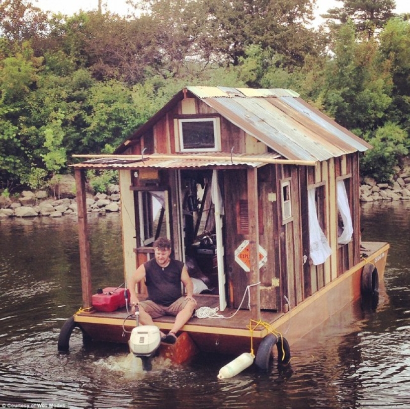 Houseboat travel