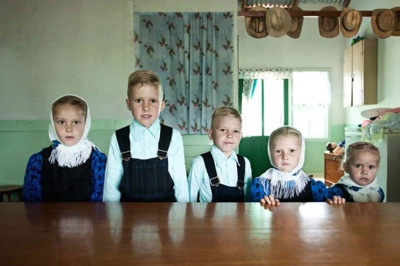 How do Mennonites, religious fanatics who deny electricity live