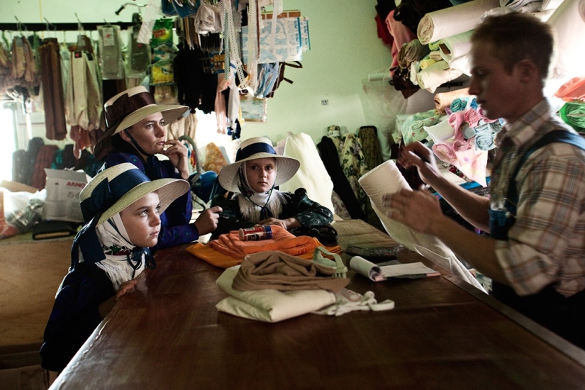 How do Mennonites, religious fanatics who deny electricity live