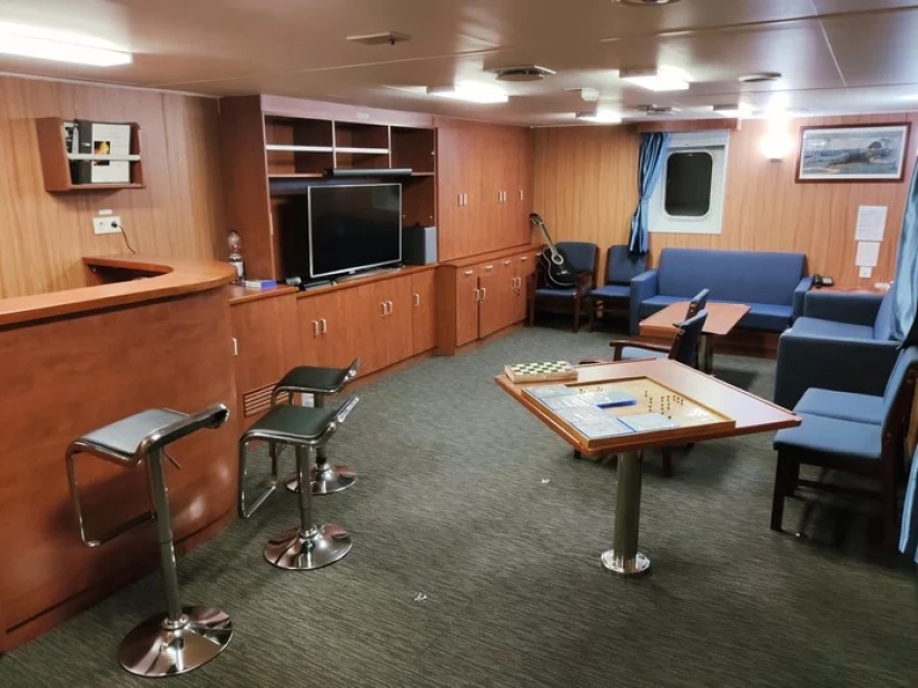 How do sailors live on a ship today How do sailors live on a ship today