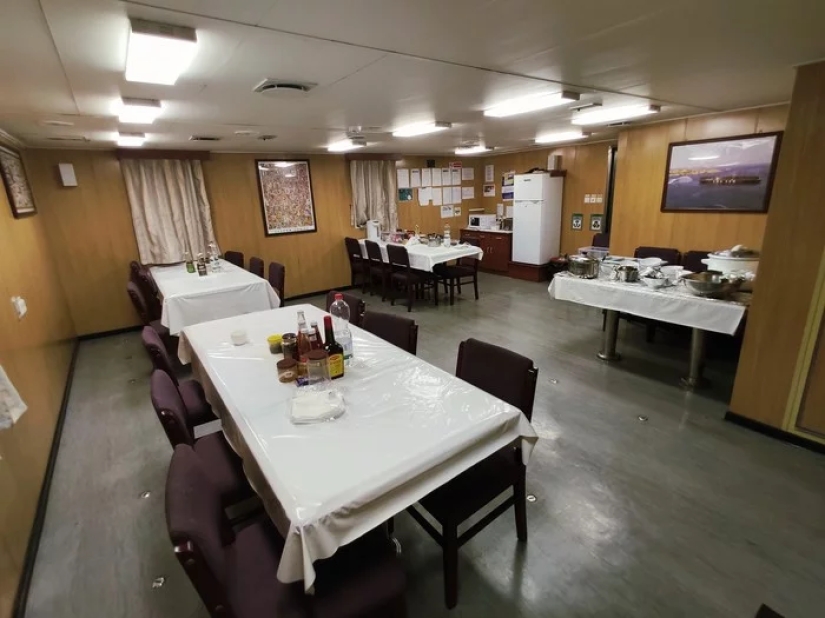 How do sailors live on a ship today How do sailors live on a ship today