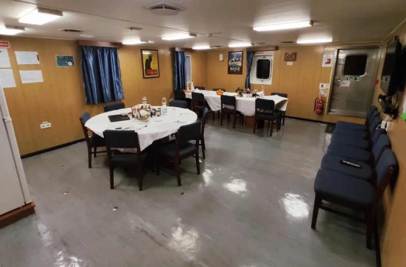 How do sailors live on a ship today How do sailors live on a ship today