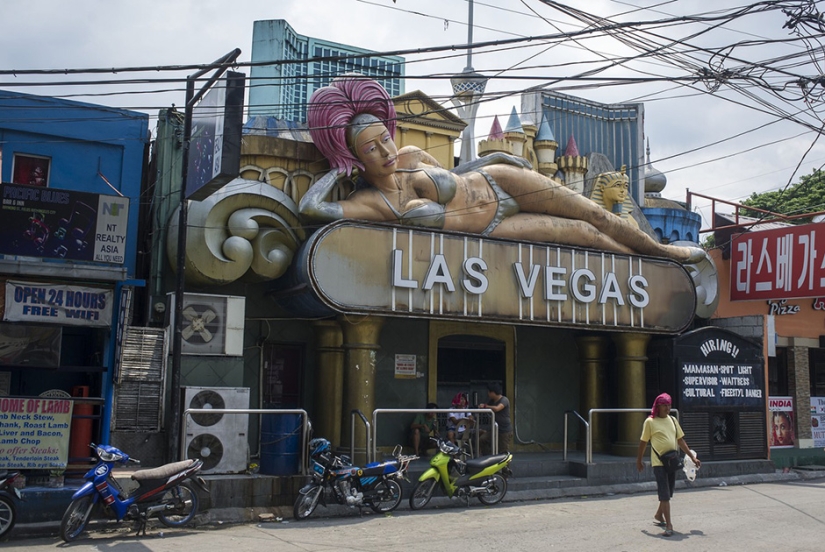 How do the children of sex tourists from the Philippines live