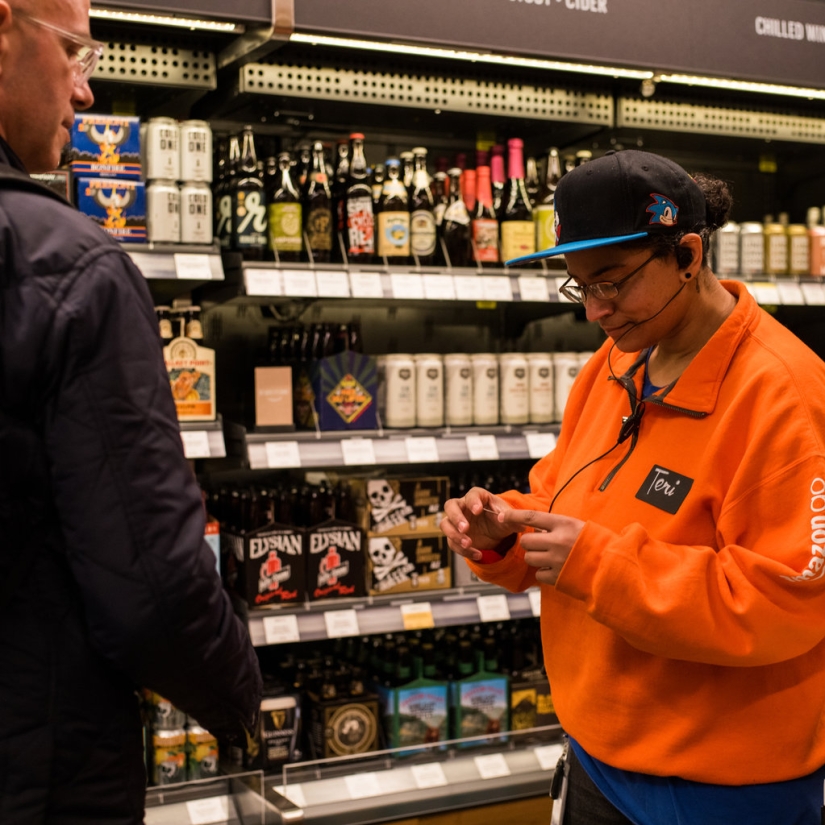 How does an Amazon supermarket work, where there are no sellers or cashiers