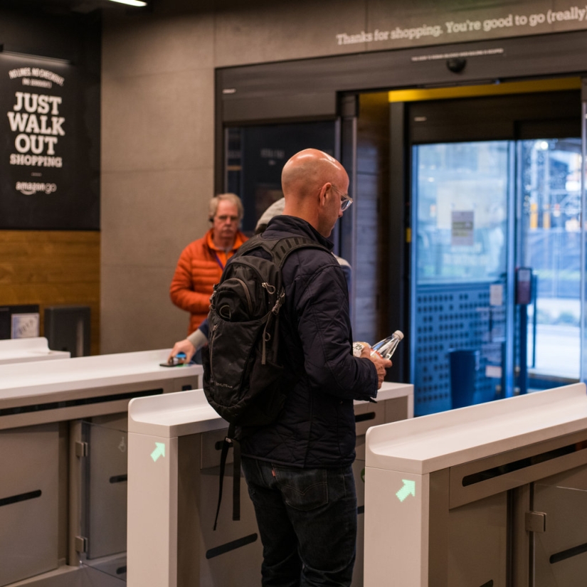 How does an Amazon supermarket work, where there are no sellers or cashiers