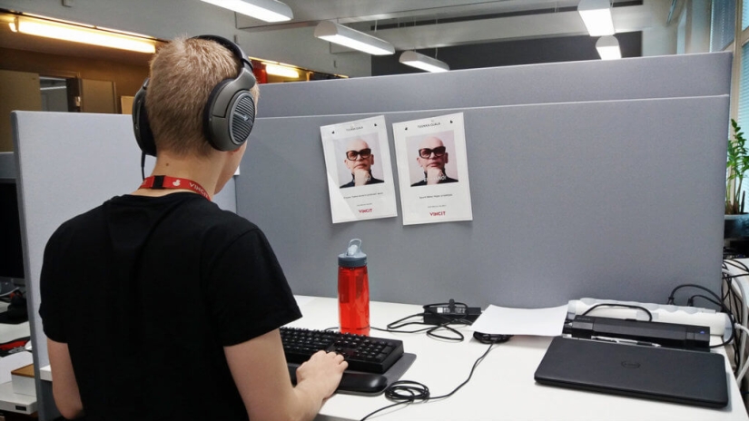 How does the work of a blind programmer from Finland work?