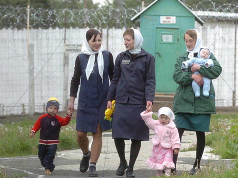 How newborn children of prisoners in the USA and Russia live