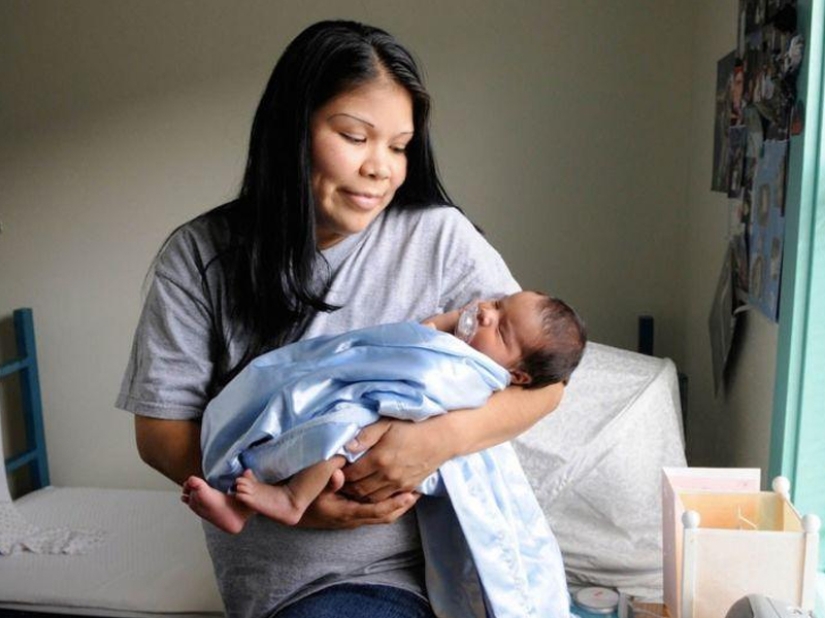 How newborn children of prisoners in the USA and Russia live