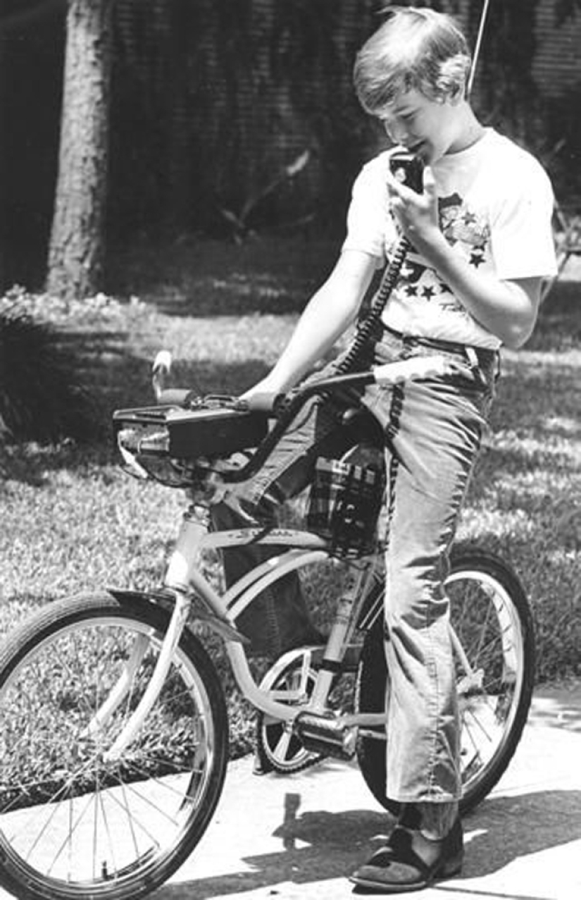 How people waited for mobile phones: 18 photos from the past