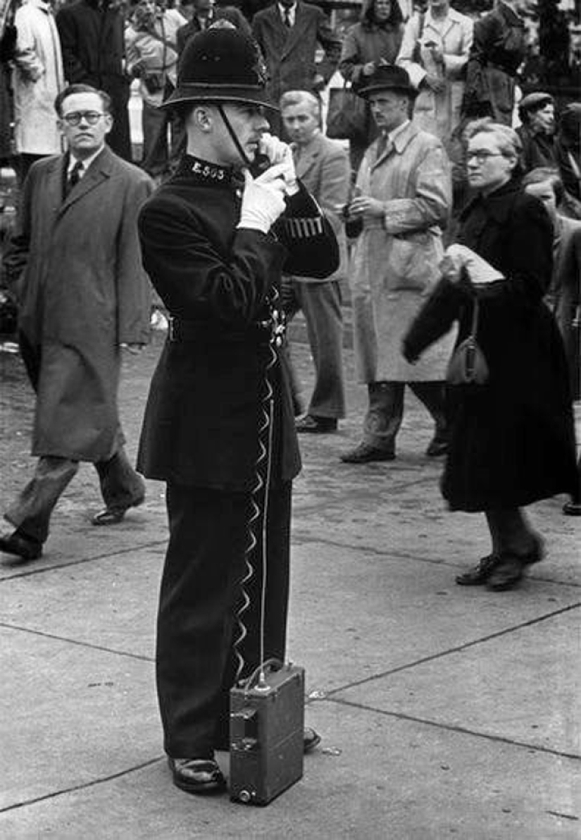 How people waited for mobile phones: 18 photos from the past