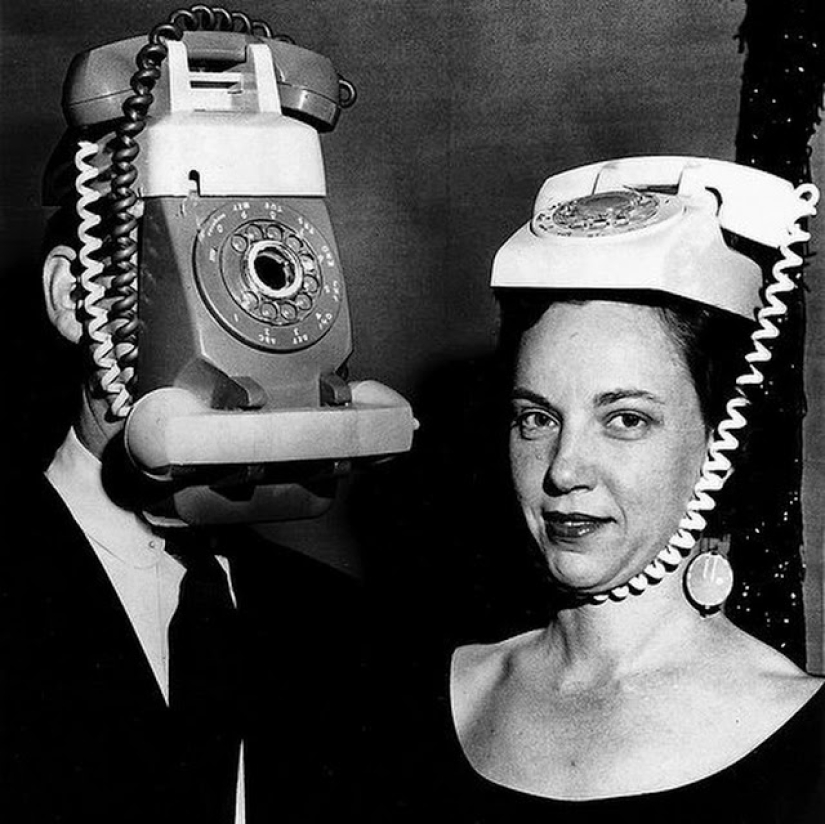 How people waited for mobile phones: 18 photos from the past