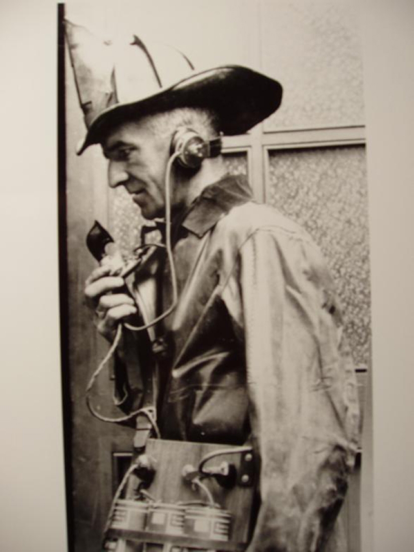 How people waited for mobile phones: 18 photos from the past