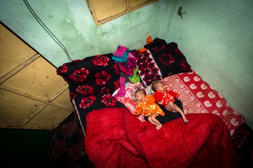 How prostitutes live and work in a 200-year-old brothel in Bangladesh How prostitutes live and work in a 200-year-old brothel in Bangladesh
