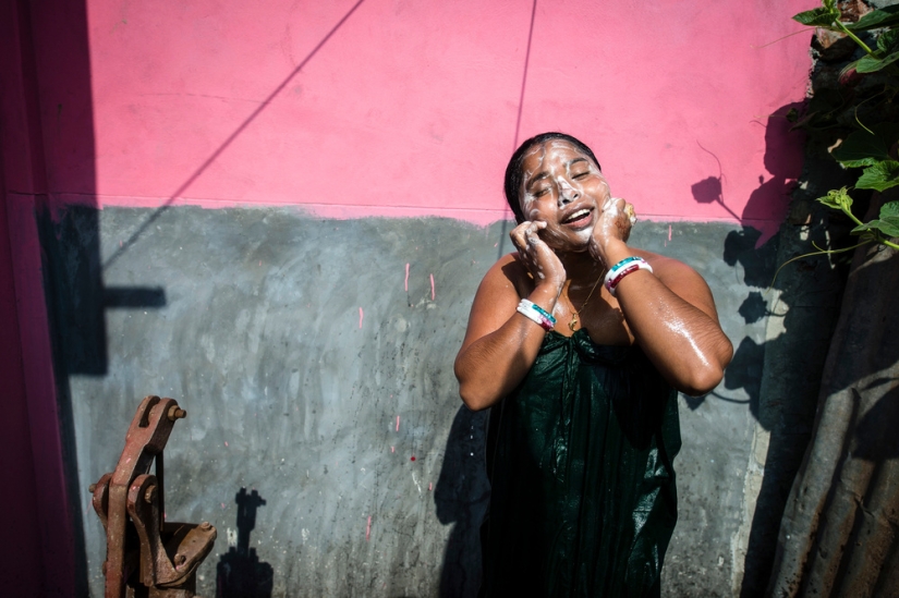 How prostitutes live and work in a 200-year-old brothel in Bangladesh How prostitutes live and work in a 200-year-old brothel in Bangladesh