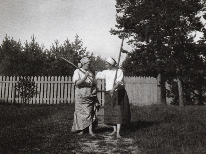 How the appearance of Russian women changed in the 20th century How the appearance of Russian women changed in the 20th century