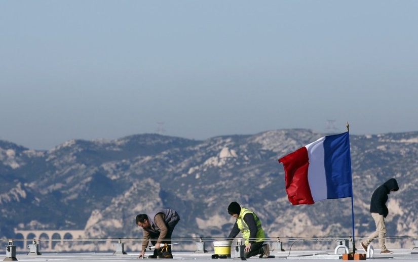 How the French honor the memory of the victims of terrorist attacks