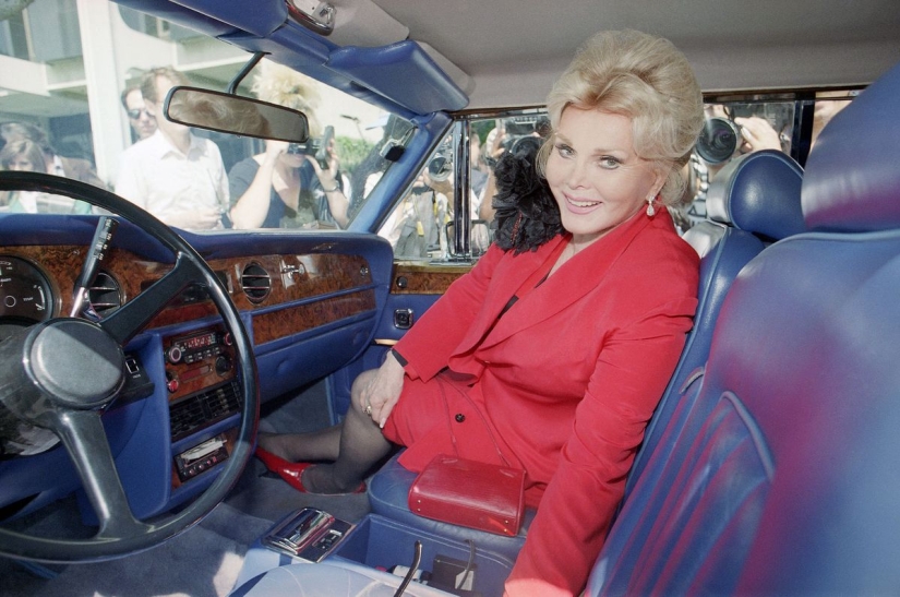 How to be a gossip star without talents, achievements and the Kardashian surname