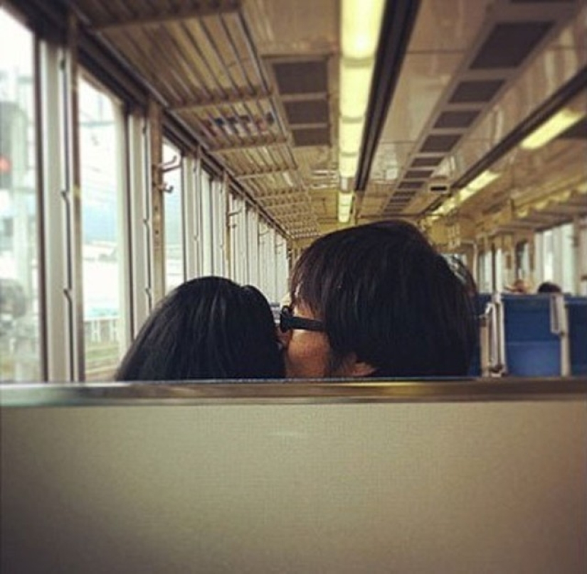 How to be photographed with a girlfriend if you... don't have a girlfriend