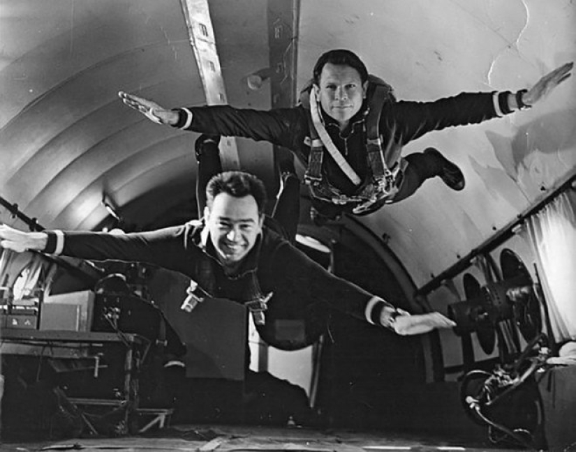 How to drink cognac and go on strike in space: scary, funny and mysterious stories of astronauts