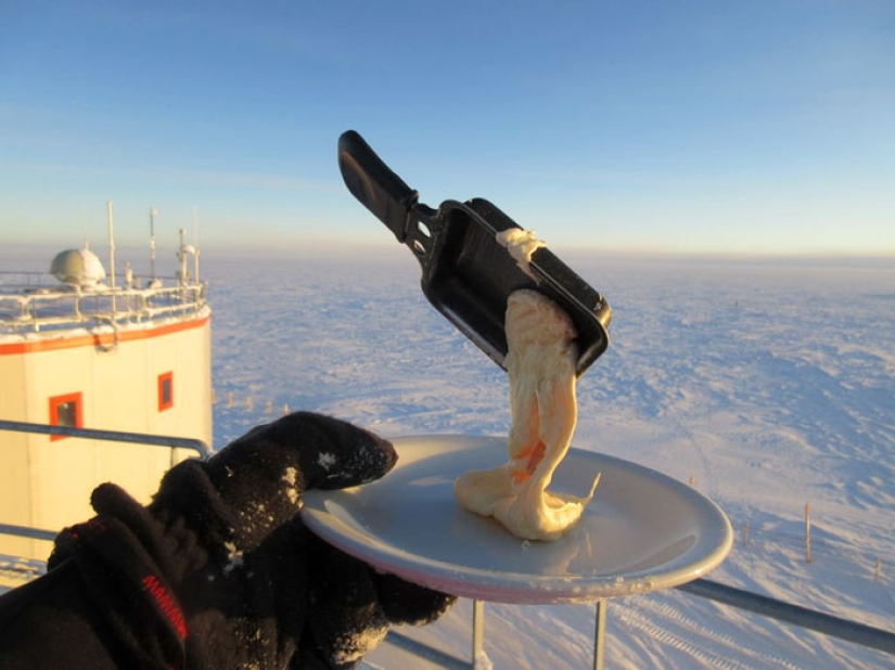 How to live at a temperature of -80: pictures from the most remote scientific base in the world