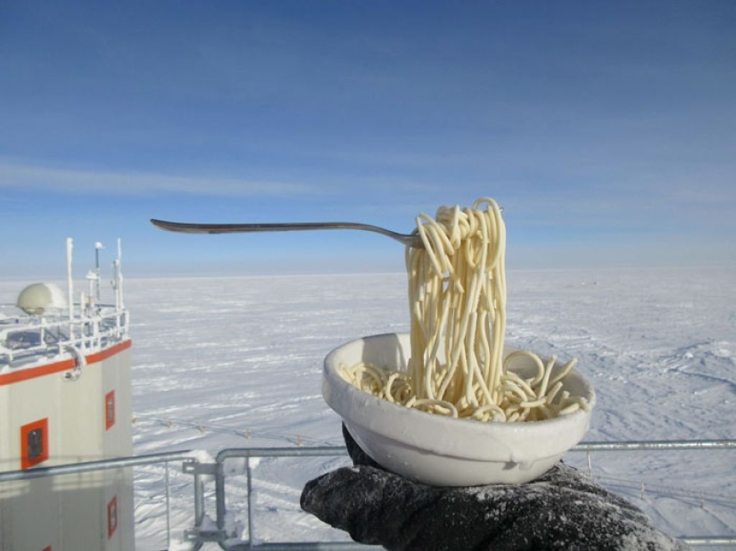 How to live at a temperature of -80: pictures from the most remote scientific base in the world