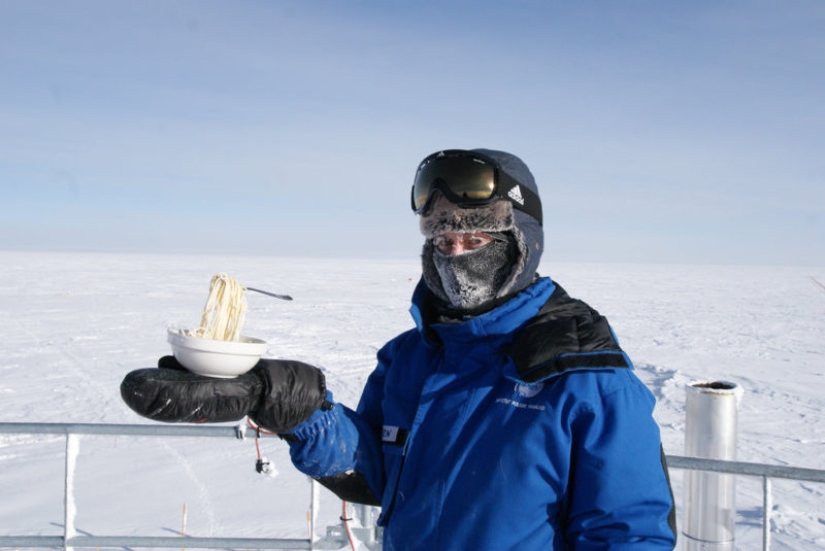 How to live at a temperature of -80: pictures from the most remote scientific base in the world