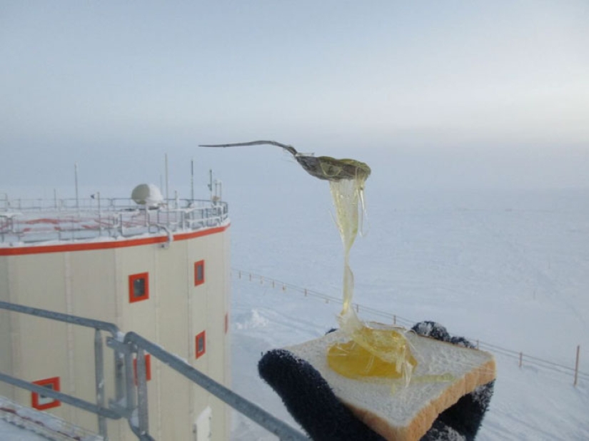 How to live at a temperature of -80: pictures from the most remote scientific base in the world