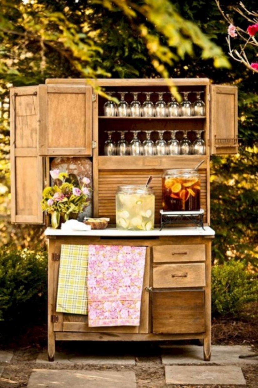 How to make a bar counter out of old things How to make a bar counter out of old things