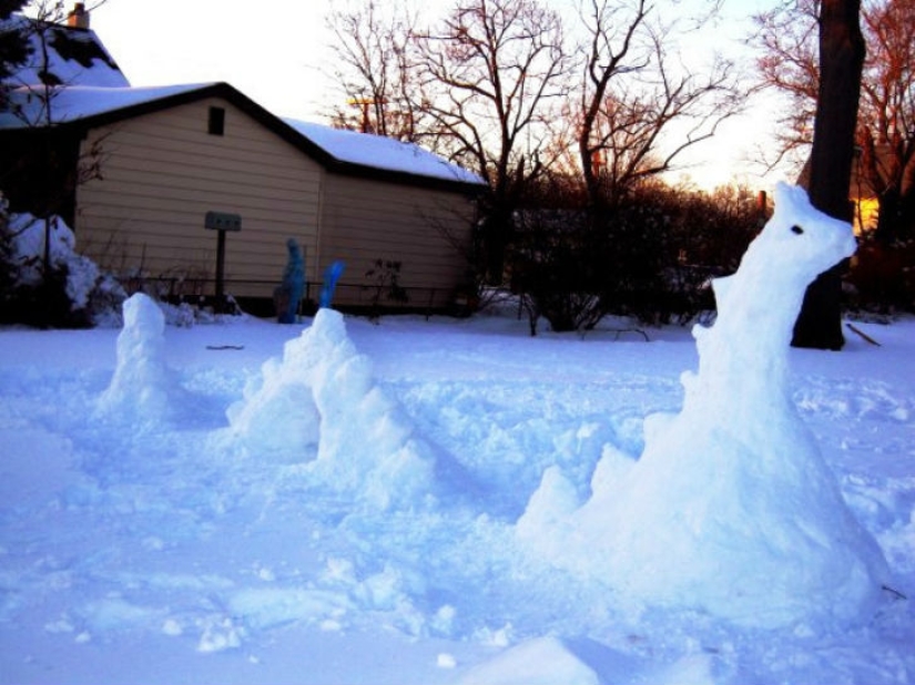 How to make the coolest snowman so that the whole street envies you