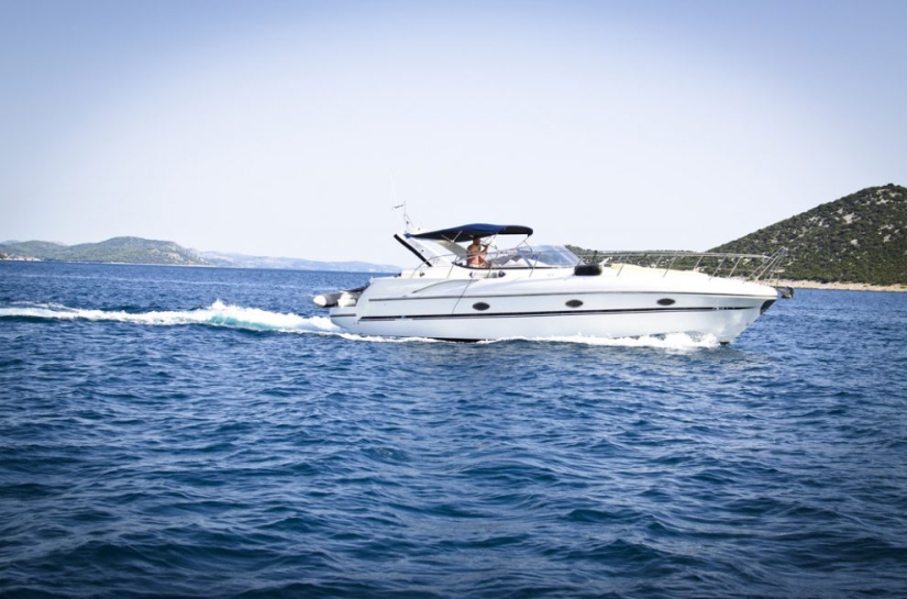 How to spend an unforgettable summer: yacht rental experience
