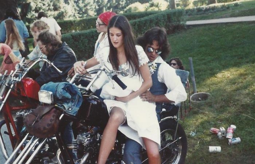 "Hubo personas en nuestro tiempo": retrofotografías de padres que son más geniales que sus hijos