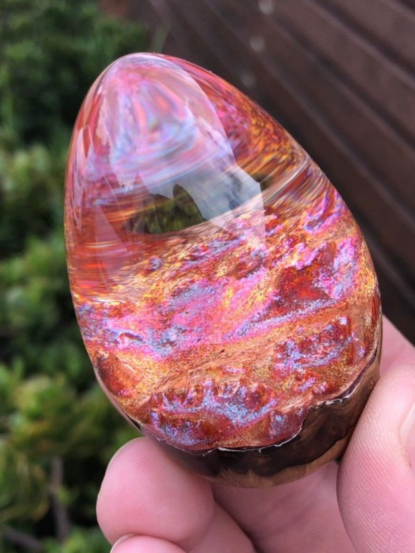 Huevos de dragón coloridos hechos de resina y madera por el artista australiano Ben Works Huevos de dragón coloridos hechos de resina y madera por el artista australiano Ben Works