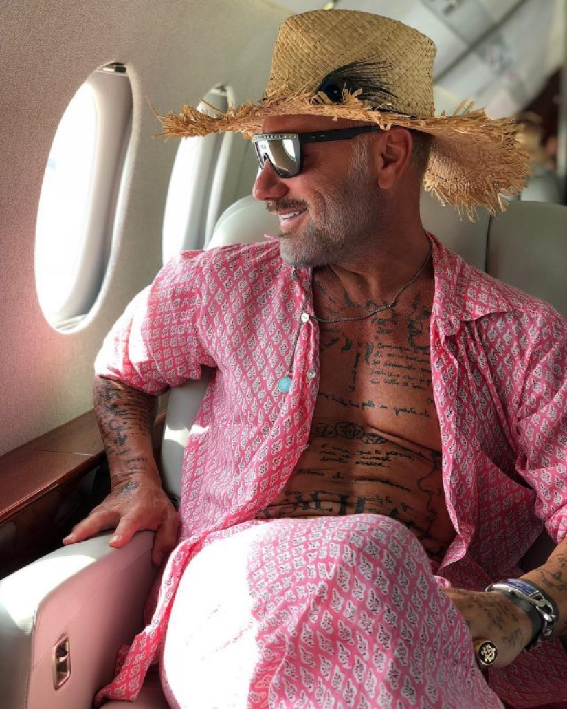 "Hurry to live, die young!": how fun are the main playboys Instagram