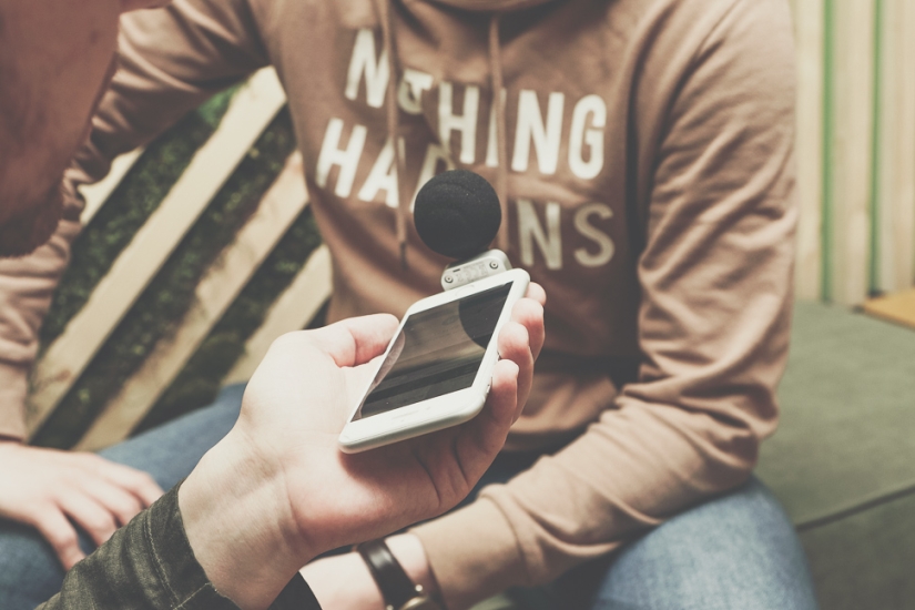 I can't hear you! Why do you lack a normal microphone for happiness I can't hear you! Why do you lack a normal microphone for happiness