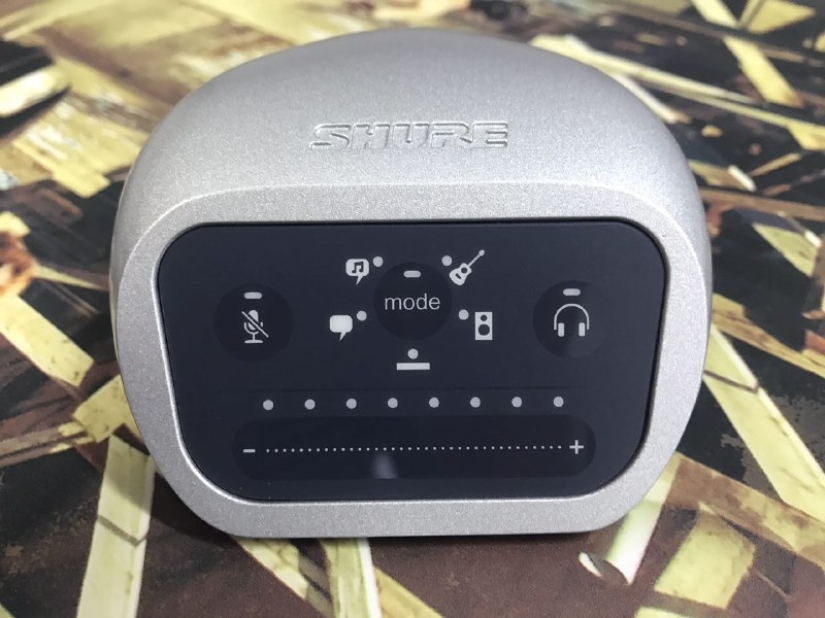 I can't hear you! Why do you lack a normal microphone for happiness I can't hear you! Why do you lack a normal microphone for happiness