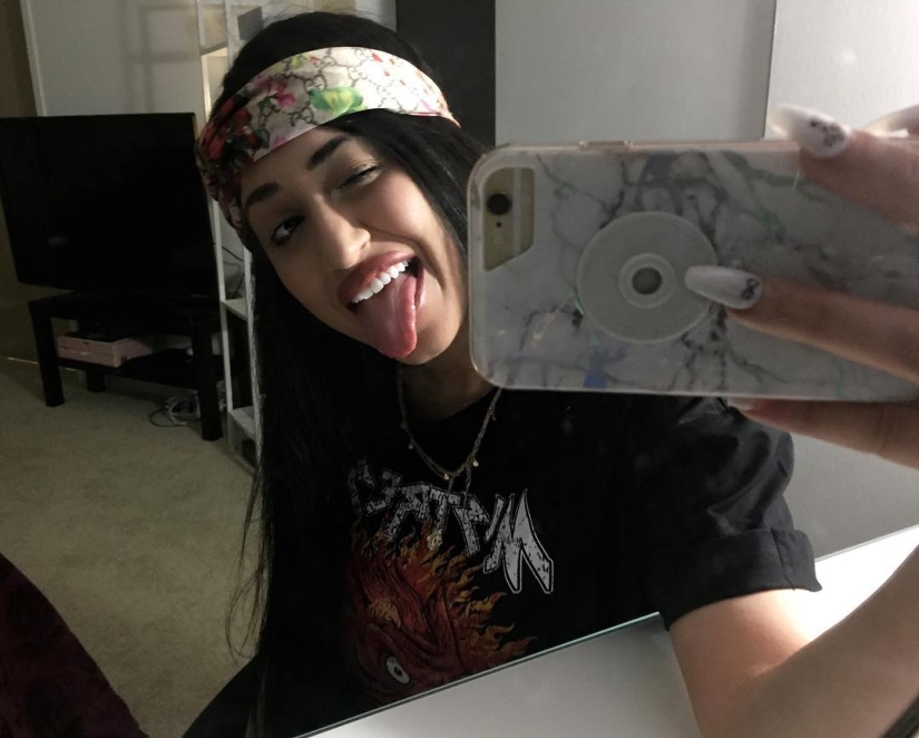 "I can't work like all people!": blogger threw a tantrum because of account blocking "I can't work like all people!": blogger threw a tantrum because of account blocking