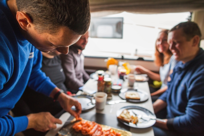 Iceland in the trailer: from the first person Iceland in the trailer: from the first person