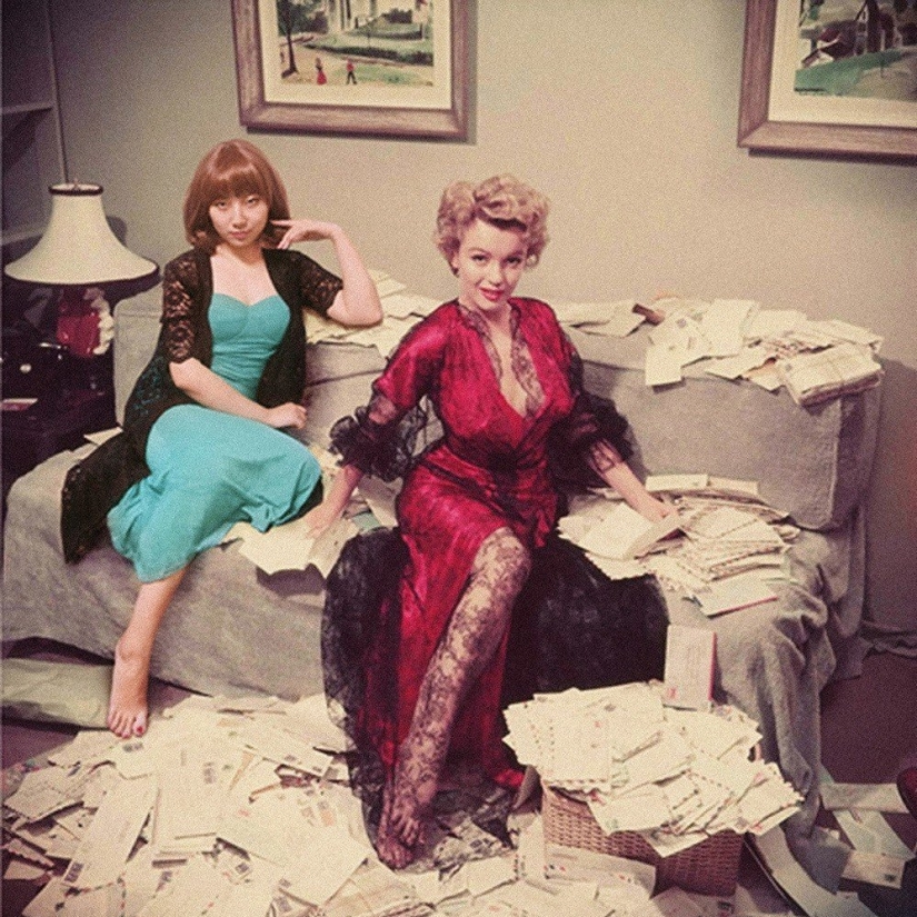 "I'm everywhere": Chinese artist inserts herself into iconic celebrity photos