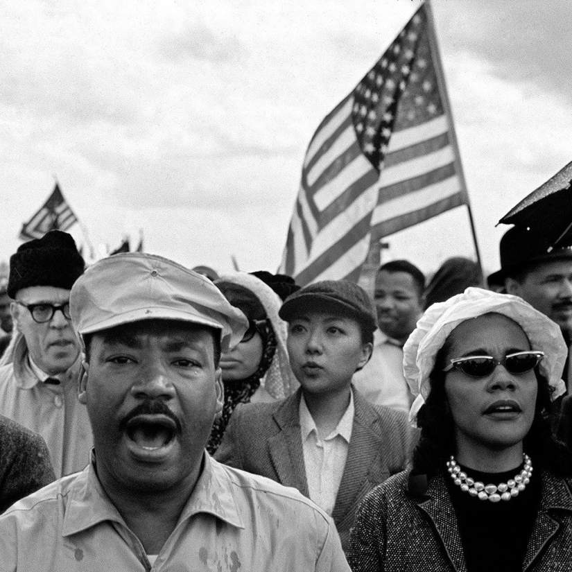 "I'm everywhere": Chinese artist inserts herself into iconic celebrity photos