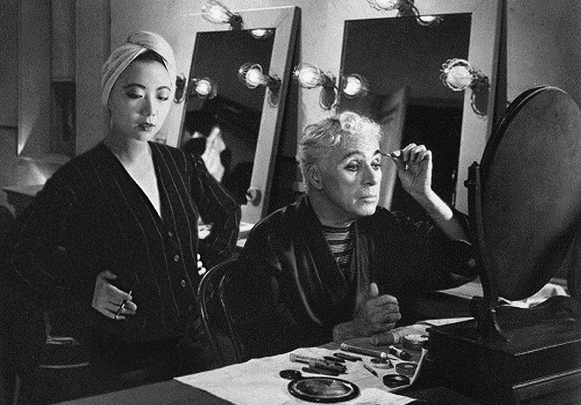 "I'm everywhere": Chinese artist inserts herself into iconic celebrity photos