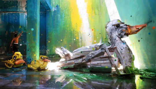 Impresionante arte callejero en forma de animales hechos completamente de basura