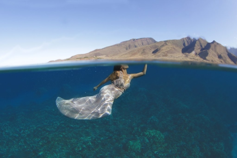 Impresionante sesión de fotos de compromiso bajo el agua