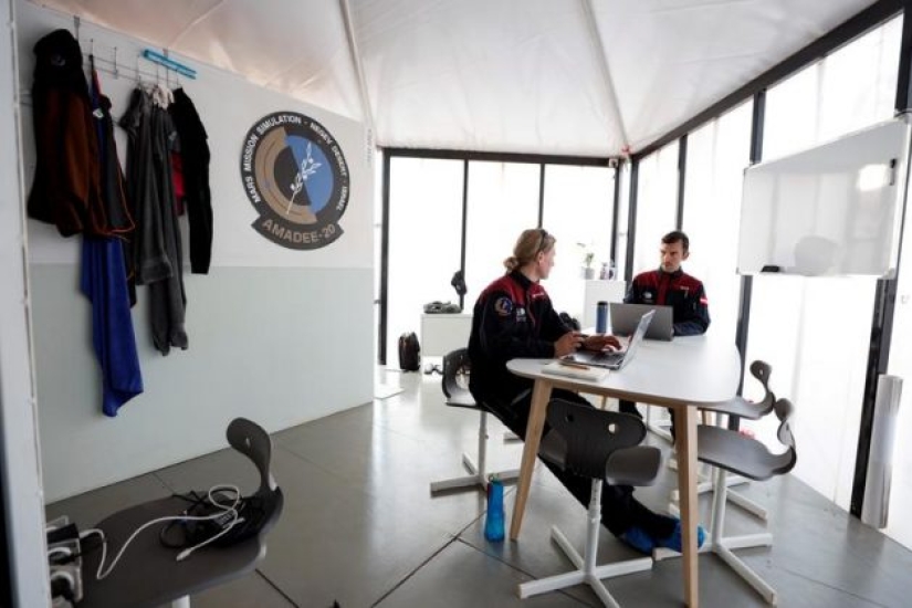 In a rocky Israeli crater, scientists simulate life on Mars