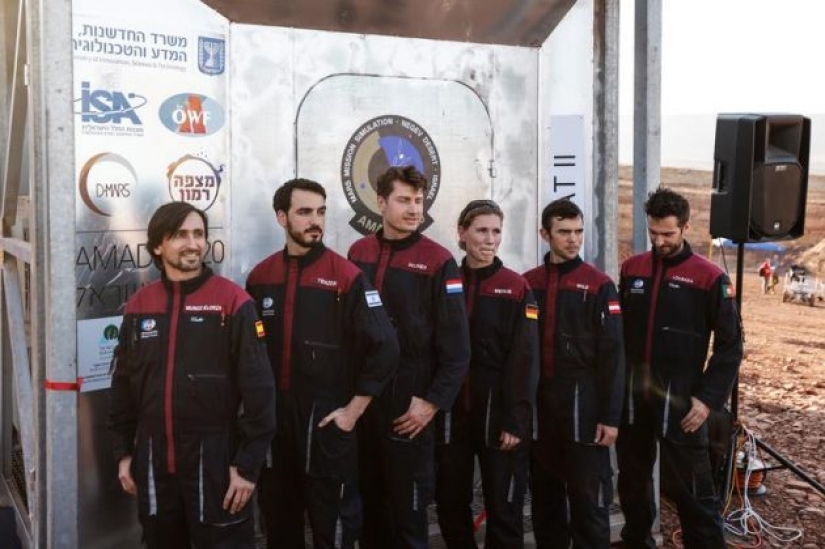 In a rocky Israeli crater, scientists simulate life on Mars