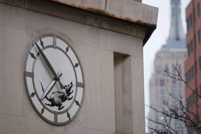 In his new work, Banksy supported an artist from Turkey who went to prison for a "radical" illustration