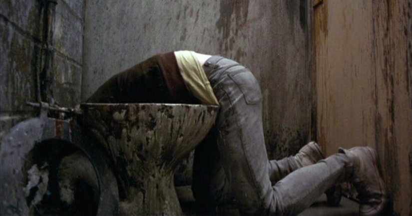 In Kiev, they wanted to throw feces at the gay parade, but the police seized "weapons" In Kiev, they wanted to throw feces at the gay parade, but the police seized "weapons"