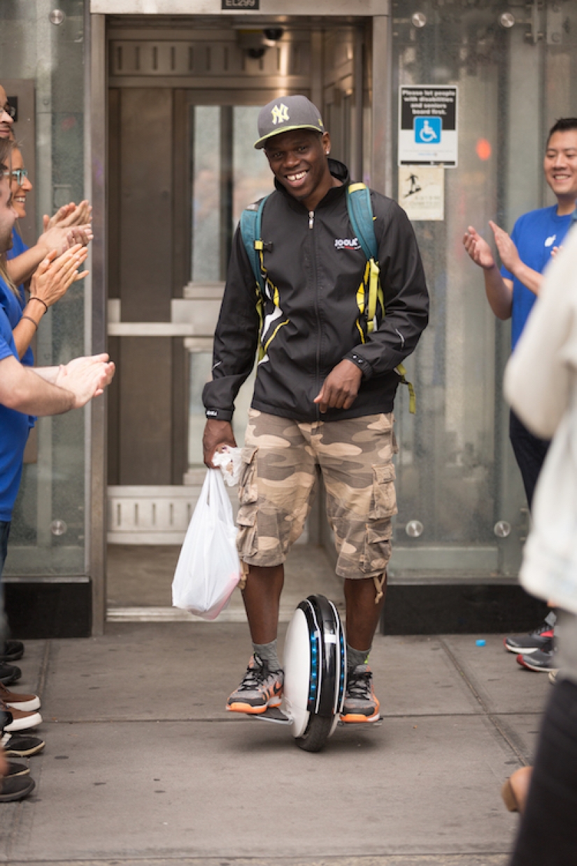 In New York, they put up a fake Apple Store, and a queue for iPhones lined up for it